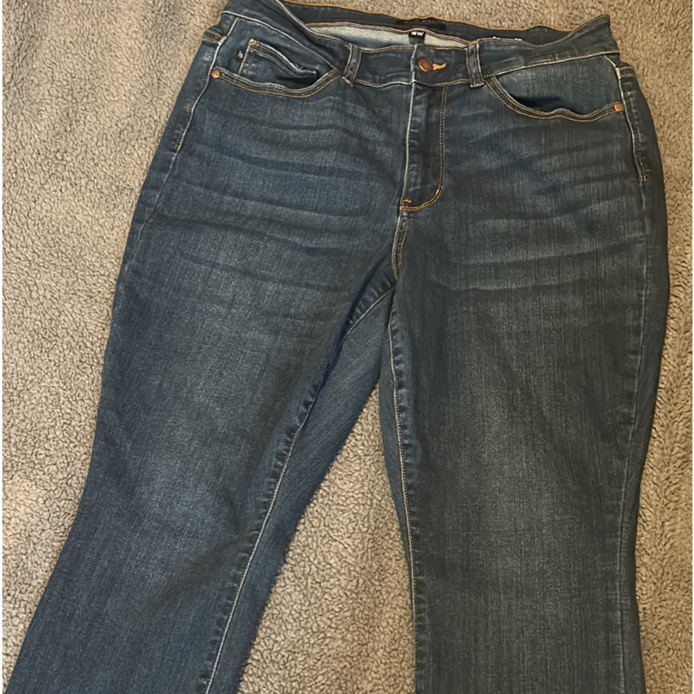 Judy blue jeans relaxed fit 16w cropped length frey hem fits 18w like new